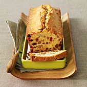 Kastenkuchen mit kandierten Früchten