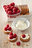 Shortbread cookies topped with cream and fresh strawberries