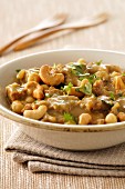 Veal curry with chickpeas and cashews