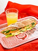 Baguette-Sandwich mit Räuchertofu