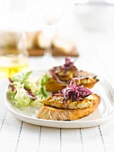 Grilled chicken on toast with bearnaise sauce