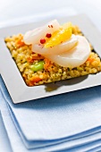 Quinoa-Zitrusfrucht-Salat mit Jakobsmuschelcarpaccio