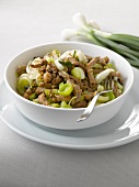 Thinly sliced beef with leeks and sesame seeds