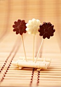 Chocolate flower lollipops