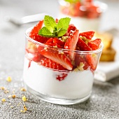 Fromage blanc,strawberry and crumbled cookie dessert