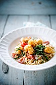 Spaghettis with turkey tempuras and cherry tomatoes