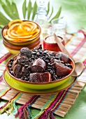 Feijoada (Brasilianischer Eintopf aus schwarzen Bohnen und Wurst)