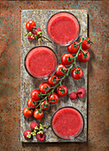 Gazpacho mit Tomaten und Himbeeren