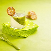 Panna cotta-kiwi jelly dessert