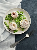 Rolled sole fillets with vanilla pods, pan-fried broad beans