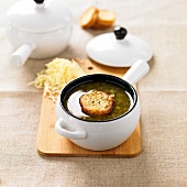 Soupe aux oignons (Traditionelle Zwiebelsuppe, Frankreich)