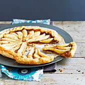 Spicy pear and honey pie