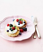Sweet toast with cottage cheese and red fruits