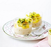 Zitrusfrucht-Mousse mit Cerealien und Orangensalat mit Minze