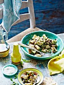 Salat mit Auberginen, Artischocken und Rosinen (vegan)