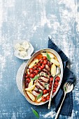 Filet Mignon mit Chorizo und Salbeibutter, Kirschtomaten und Kartoffeln