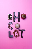 Wort CHOCOLAT aus Schokolade