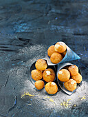 Chouquettes with milk