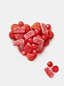 Herz aus roten Bonbons