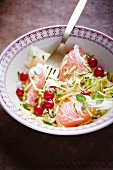 Salad with grated courgette, fennel, grapefruit wedges and redcurrants