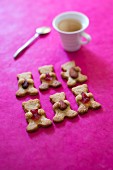 Almond and candied fruit shortbread bears