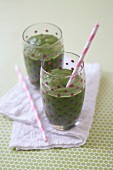 Spinach-orange green smoothie