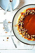 Caramel cheesecake with almonds