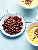 Grilled and caramelized chickpeas with cream of sweet corn soup