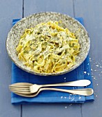 Tagliatelles with lemon and poppy seeds