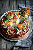 Brioche crown with candied fruit and almonds