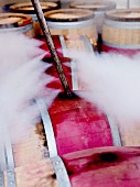 Cleaning wooden barrels with a steam system
