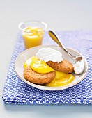 Shortbread biscuits with lemon curd and lemon whipped cream