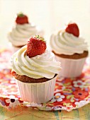 Strawberry-pistachio cupcake and fromage frais cream