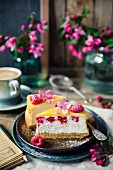 Cheesecake with raspberries and lemon curd