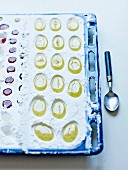 Zitronen-Gummibonbons herstellen: Die Bonbons bei Zimmertemperatur fest werden lassen