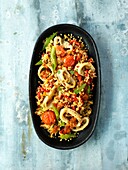 Quinoa-Salat mit Tintenfisch, Kirschtomaten und Bohnen