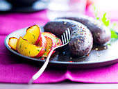 Blood sausage with apples, roasted quarters of nectarines