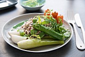 Salat mit Quinoa und Rohkost