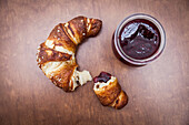 Pretzel croissant with berry jam