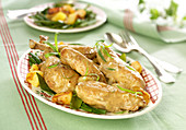 Estragon-Huhn mit Kartoffeln, grünen Bohnen und Erbsen