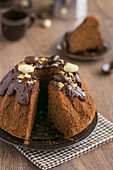 Schokoladen-Bundt Cake, angeschnitten