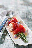 Skewer of Morbihan strawberries with goat cheese, rosemary and honey
