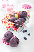 Muffins mit Heidelbeer-Schwarze Johannisbeer-Marmelade