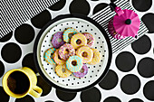 Pastry rings with glaze
