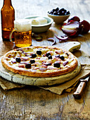 Pizza bianca with red onions, black olives and mozzarella