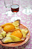 Tarte mit pochierten Birnen mit Vin Cuit (Dessertwein aus der Provence)