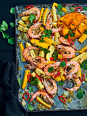 Baking tray : shrimps with lime,coriander,chili pepper and mango