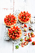 Erdbeer-Pistazien-Torteletts