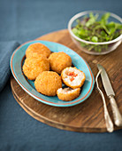 Arancini (frittierte Reisbällchen) mit Chorizo