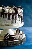 Layer cake with Oreo biscuits and chocolate